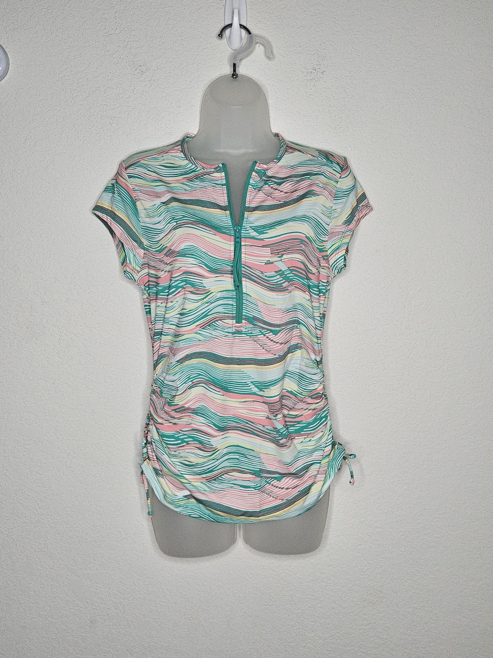 Carve Designs Printed Quarter Zip Swim Top Rash Guard Size Small